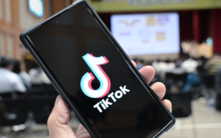 报告揭TikTok向儿童用户推荐情色内容