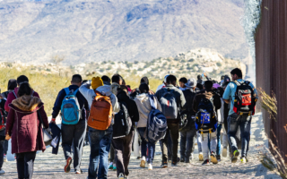 美墨边境非法入境人数降至1970年以来年度最低