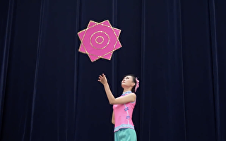 美得令人屏息 让手绢完美回旋的秘诀