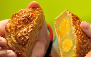 中秋刚过 未出售的月饼去哪了