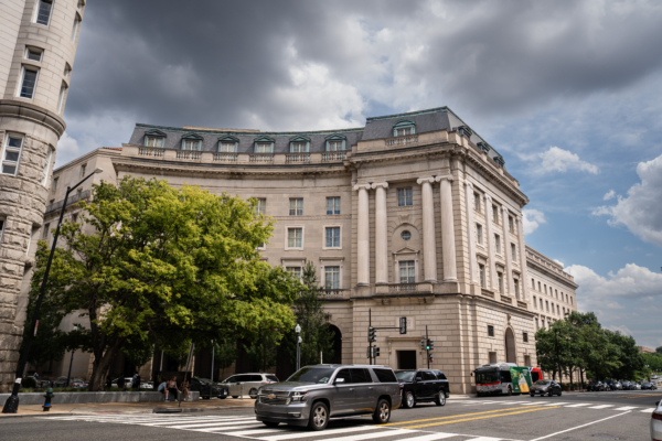 美国政府续停摆 国税局逾3.4万员工休假