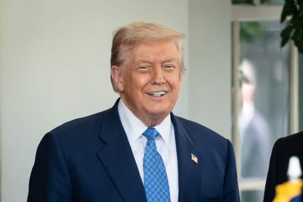 华裔作家实录川普言行 盛赞他重塑传统价值