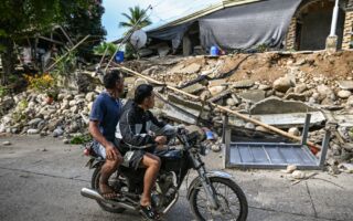 组图:菲律宾南部一日两次强震 至少8死