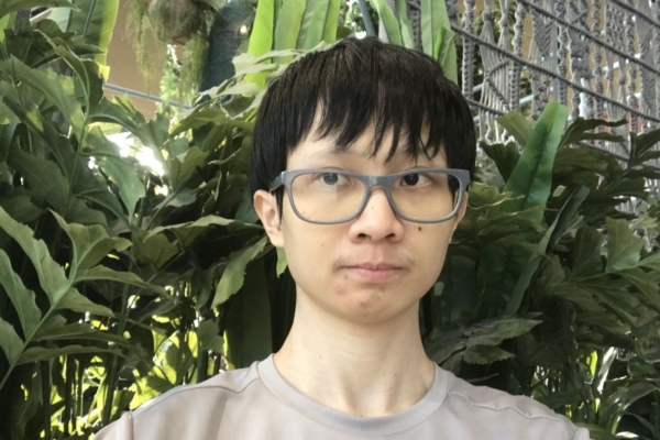 广东青年贴反共传单入狱 为自由逃海外