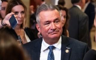 众议员培根：川普转变对俄立场 感谢梅拉尼娅