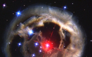 NASA太空望远镜直击尘埃深处 发现红超巨星