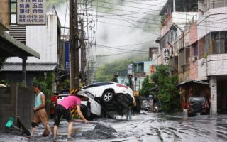 组图：台风桦加沙重创台湾花莲 15死31失踪