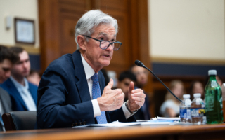 鲍威尔：美国经济比预期更加稳健