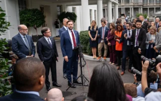 万斯称《平价医疗法案》存在大量浪费和欺诈