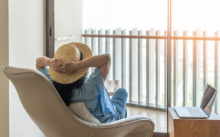 Z世代挑战坐着发呆 摆脱电子产品干扰