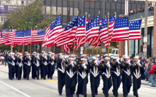 组图:美国海军与陆战队250周年庆 费城大游行