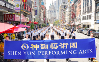神韵艺术家纽约游行 谴责中共跨国镇压