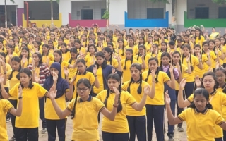 印度两校办班 逾千名师生学炼法轮功