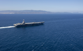 福特号航母打击群穿越直布罗陀海峡