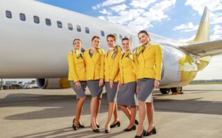 2025年美国空服员的薪资有多少？