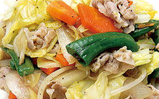 青菜炒肉搭配酱汁 煮出美味佳肴