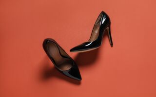 为什么女性爱穿尖头鞋？ 会痛还要穿？