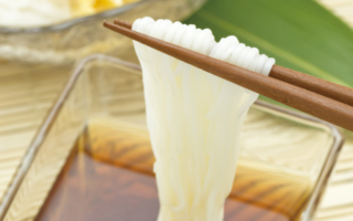 素面搭配不同的调味露 变化出更多口味