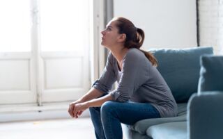 想太多会让你感到压力很大 如何解脱？