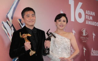 刘嘉玲参加综艺节目 梁朝伟罕见隔空放闪