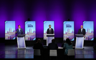 纽约市长选战最终辩论 专家评：库默A+ 斯利瓦A