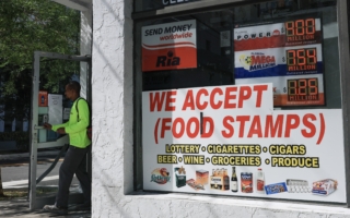 美国SNAP福利面临资金中断 川普回应