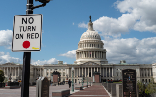美25州起诉政府 要求停摆期间维持食品券福利