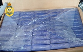 中国货运集装箱被查出价值千万非法香烟