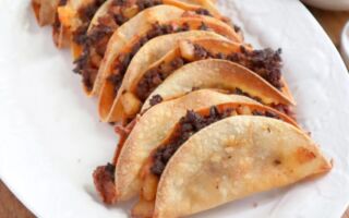 烤塔可饼大受欢迎 口感酥脆 每天吃也不腻