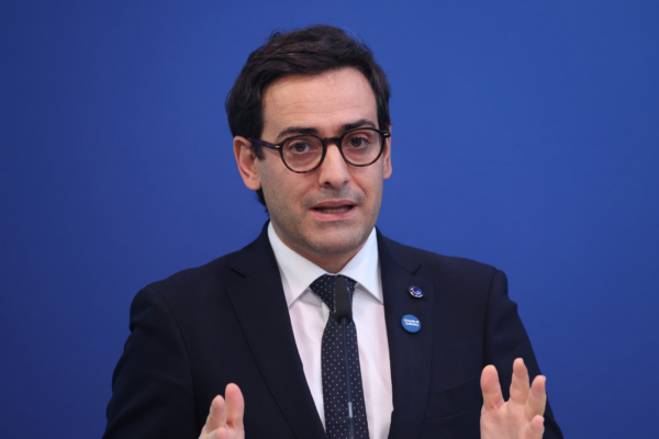 欧盟专员：须保护欧洲汽车业免受中企冲击