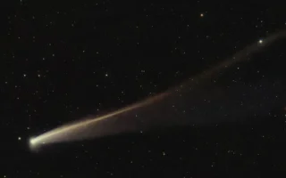 彗星近距离接触太阳后罕见放金光 堪称奇迹