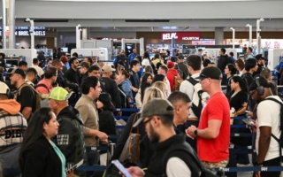 美周日航班延误数量超过1万架次