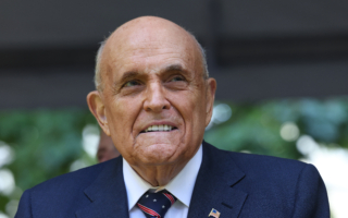 川普特赦朱利安尼 涉2020大选案77人获赦