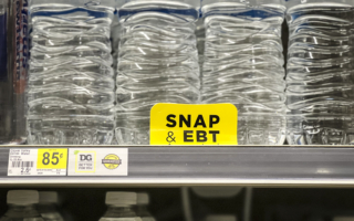 川普政府阻全额发放粮食券 提补充材料说明