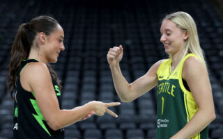 “剪刀石头布”怎么玩才会赢？ 专家这么说