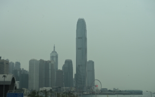 女子在香港非法占地建毛泽东馆 被令清拆
