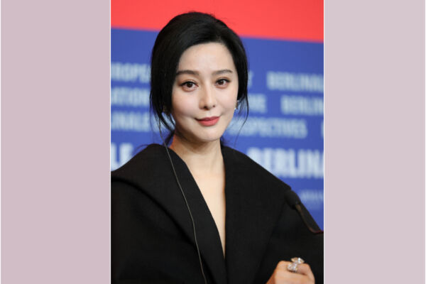 范冰冰封后激动落泪 大陆网友赞金马奖有格局