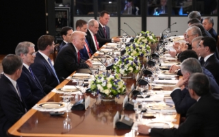 川普会见中亚五国领导人 寻求关键矿产合作