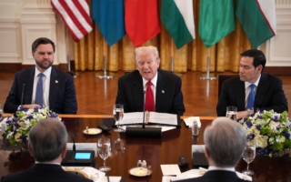 川普：乌兹别克3年内将对美投资350亿美元