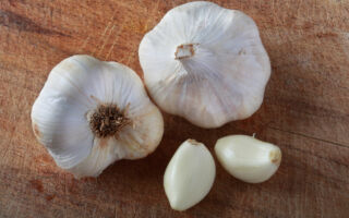 研究发现大蒜漱口水有抗菌效果 你敢用吗？