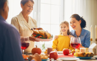 在冬天应该提早吃晚餐吗？ 专家释疑