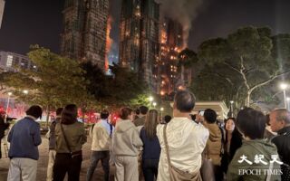 香港大火 住户忆述逃生经历 苦等亲人消息