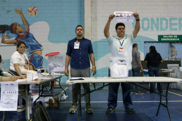 洪都拉斯大选初步结果 保守派候选人暂领先