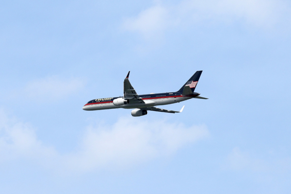 私人飞机飞行员的薪资有多少？有何优缺点？