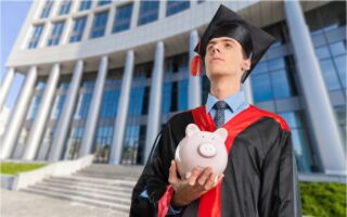 为何近七成美国人质疑大学学位价值