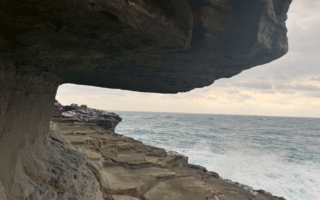 走进鼻头角“吉他洞”专业带路的隐密海岸行程