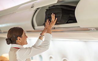 为何搭机勿把外套放头顶行李架 空服员有话说