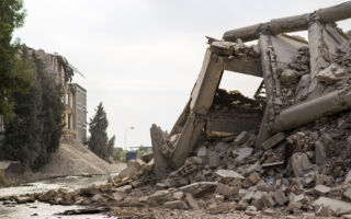 为什么地震时不应该逃跑？ 专家释疑