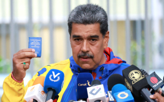 马杜罗称美军八艘军舰瞄准委内瑞拉