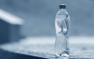 瓶装水隐藏健康风险 没有你想像的那么干净